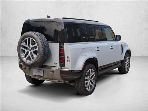 Hakuba Silver Metallic 2023 Land Rover Defender 110 X-Dynamic SE