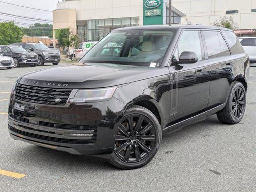 Santorini Black Metallic 2026 Land Rover Range Rover P550e SE