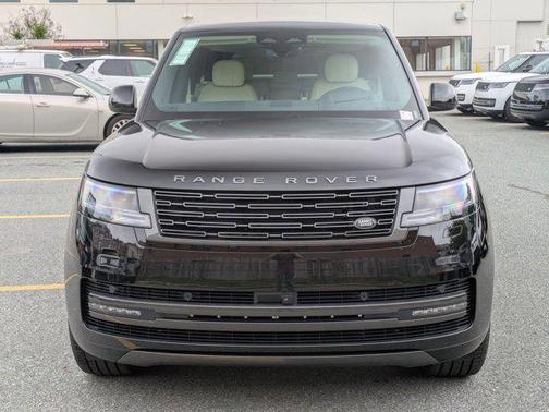 Santorini Black Metallic 2026 Land Rover Range Rover P550e SE