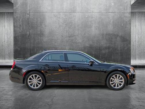 2015 Chrysler 300 Limited