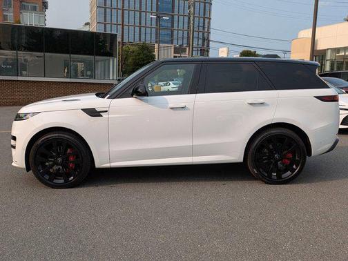 2025 Land Rover Range Rover Sport SE