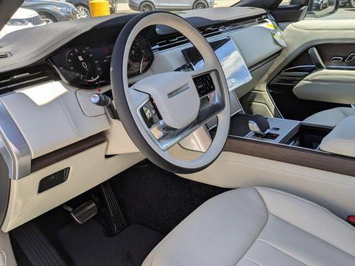 Ionian Silver SV Bespoke Ultra Metallic Gloss 2026 Land Rover Range Rover P400 SE