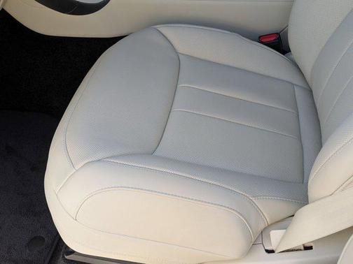 Ionian Silver SV Bespoke Ultra Metallic Gloss 2026 Land Rover Range Rover P400 SE