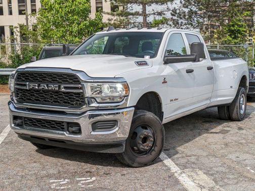 2022 RAM 3500 Tradesman Crew Cab 4x4 8' Box
