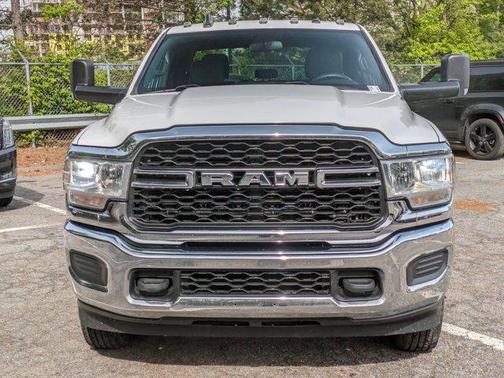 2022 RAM 3500 Tradesman Crew Cab 4x4 8' Box