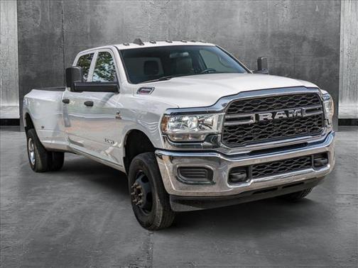 2022 RAM 3500 Tradesman Crew Cab 4x4 8' Box