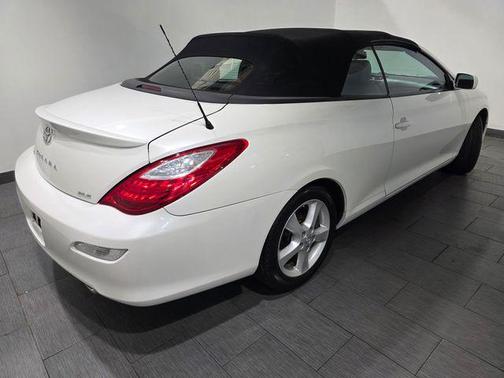 White Pearl 2008 Toyota Camry Solara SLE