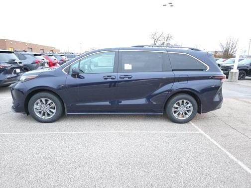 2026 Toyota Sienna LE