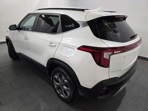 Snow White Pearl 2024 Kia Seltos S