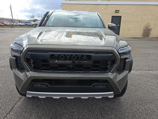 2025 Toyota Tacoma Hybrid Trailhunter