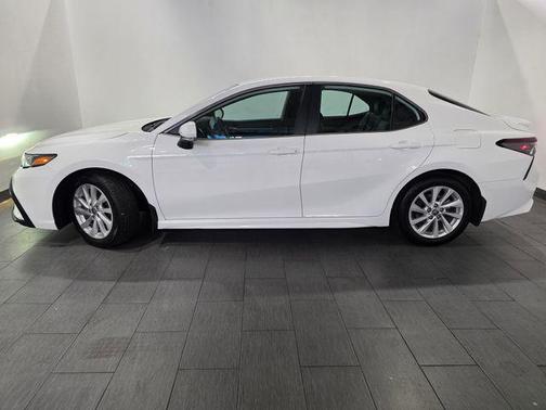 Ice Cap 2024 Toyota Camry SE