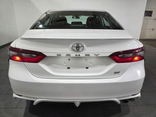 Ice Cap 2024 Toyota Camry SE