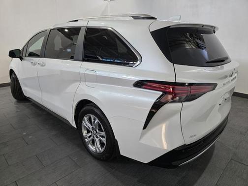 2023 Toyota Sienna Platinum 7 Passenger