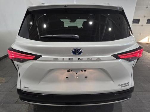 2023 Toyota Sienna Platinum 7 Passenger
