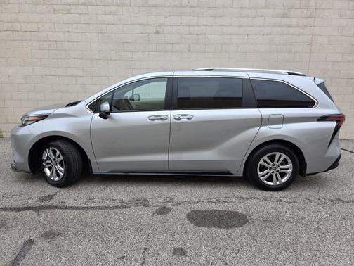 2022 Toyota Sienna Platinum