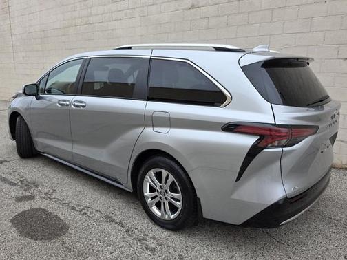 2022 Toyota Sienna Platinum