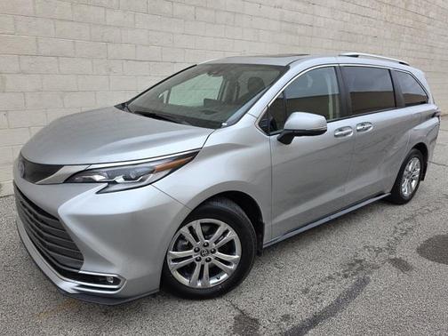 2022 Toyota Sienna Platinum