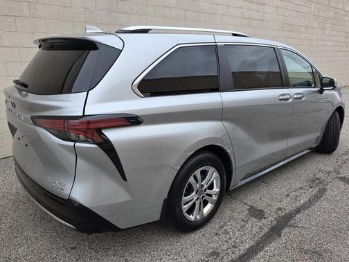 2022 Toyota Sienna Platinum