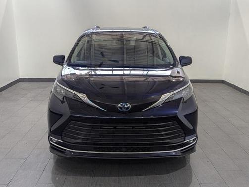 2024 Toyota Sienna XLE 8 Passenger