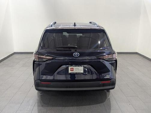 2024 Toyota Sienna XLE 8 Passenger