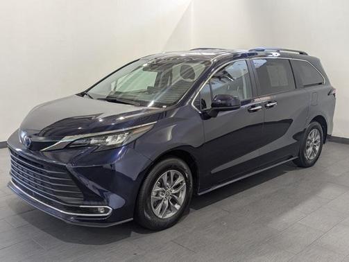 2024 Toyota Sienna XLE 8 Passenger