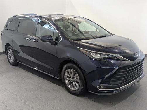 2024 Toyota Sienna XLE 8 Passenger