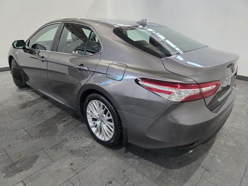 2019 Toyota Camry Hybrid XLE