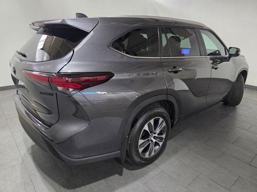 Magnetic Gray Metallic 2024 Toyota Highlander Hybrid XLE