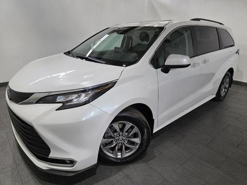 2023 Toyota Sienna XLE