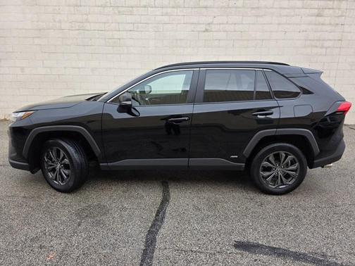 2022 Toyota RAV4 Hybrid XLE Premium