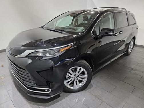 2024 Toyota Sienna Platinum