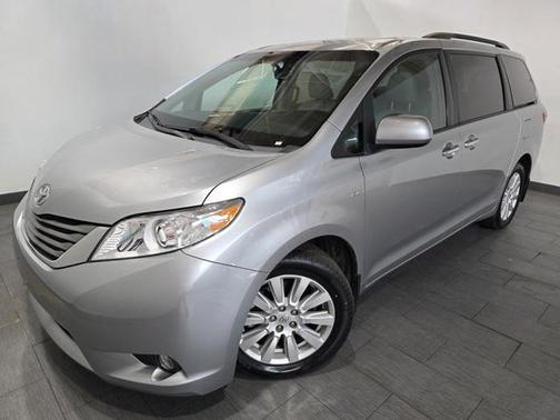 2017 Toyota Sienna XLE