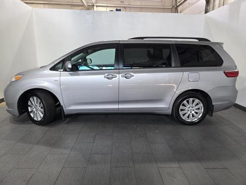 2017 Toyota Sienna XLE