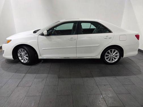 Super White 2013 Toyota Camry XLE
