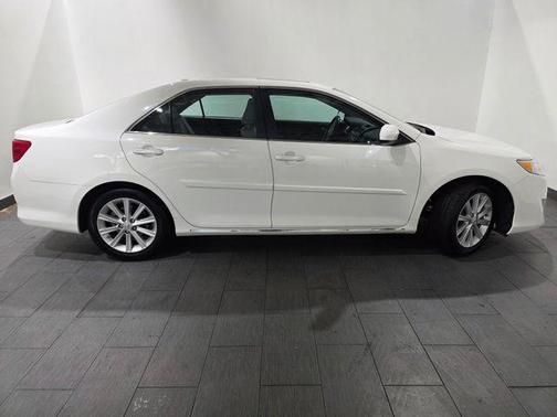 Super White 2013 Toyota Camry XLE