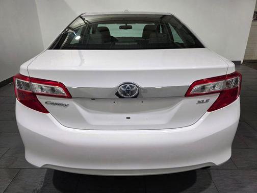Super White 2013 Toyota Camry XLE
