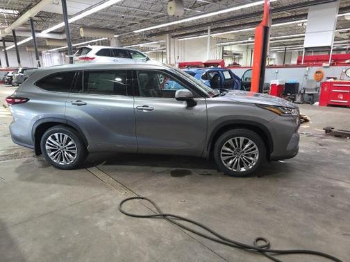 2026 Toyota Highlander Platinum