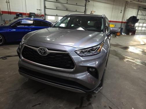 2026 Toyota Highlander Platinum