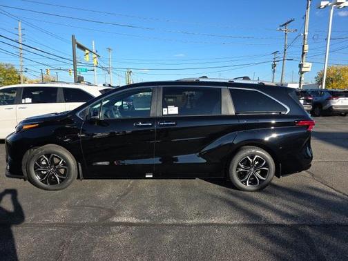 2025 Toyota Sienna Platinum