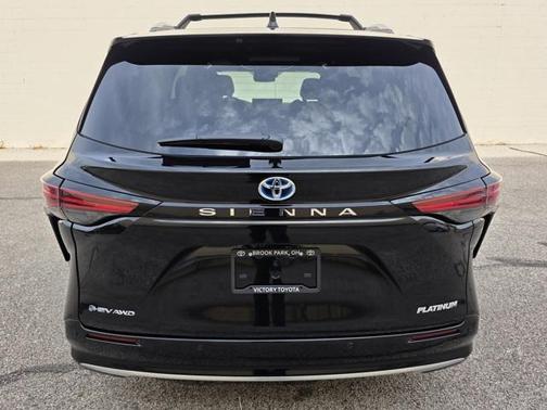 2025 Toyota Sienna Platinum
