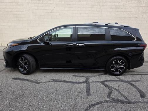 2025 Toyota Sienna Platinum