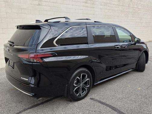 2025 Toyota Sienna Platinum