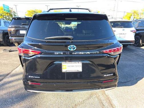 2025 Toyota Sienna Platinum