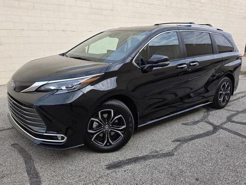 2025 Toyota Sienna Platinum