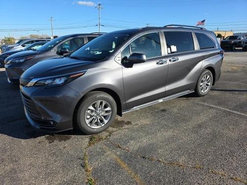 2025 Toyota Sienna XLE 7 Passenger