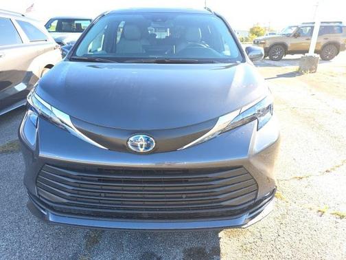 2025 Toyota Sienna XLE 7 Passenger