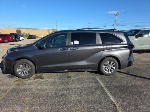 2025 Toyota Sienna XLE 7 Passenger