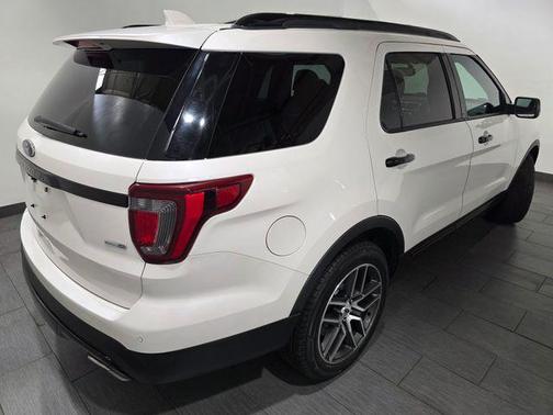 Oxford White 2017 Ford Explorer sport
