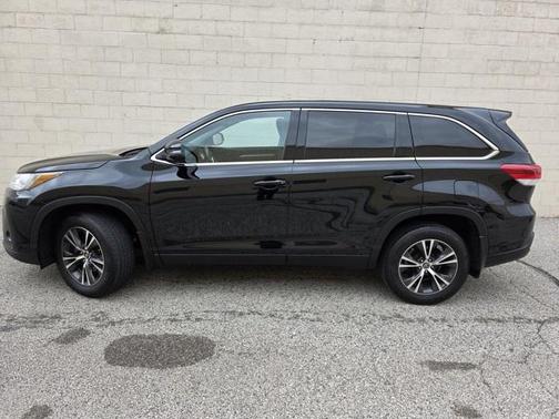 2019 Toyota Highlander LE I4