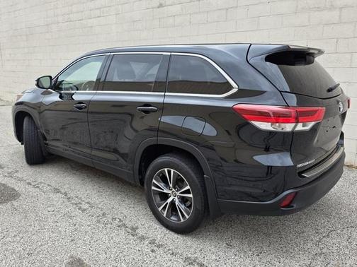 2019 Toyota Highlander LE I4